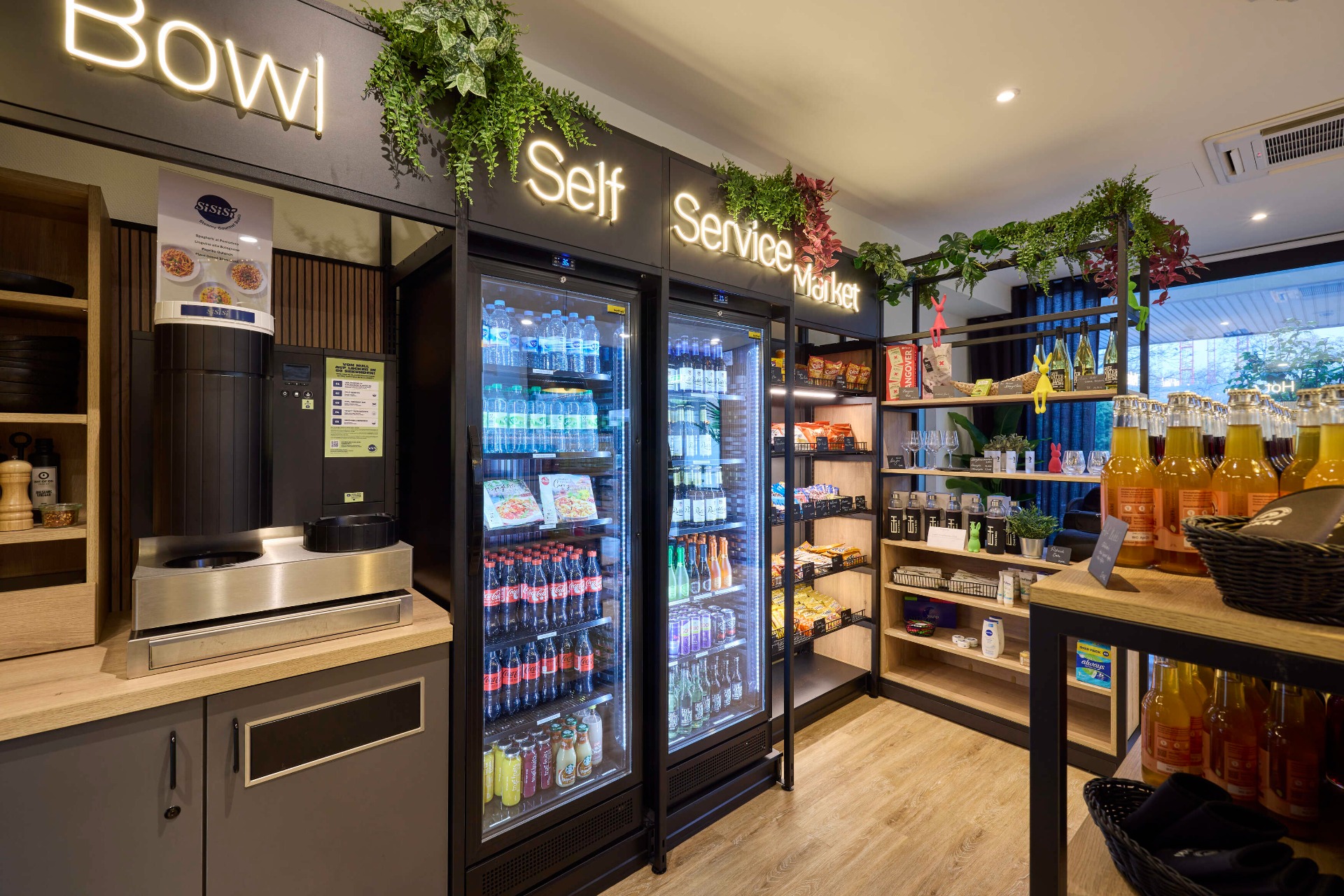 Moderní hotelový samoobslužný minimarket s regály Wanzl.